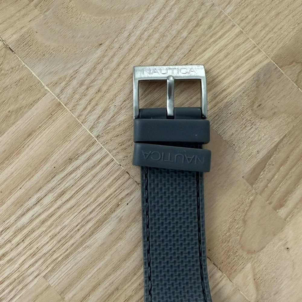 Nautica Aluminum Chronograph-Style Dial Watch Gray Dial Silicone Strap Date Dial